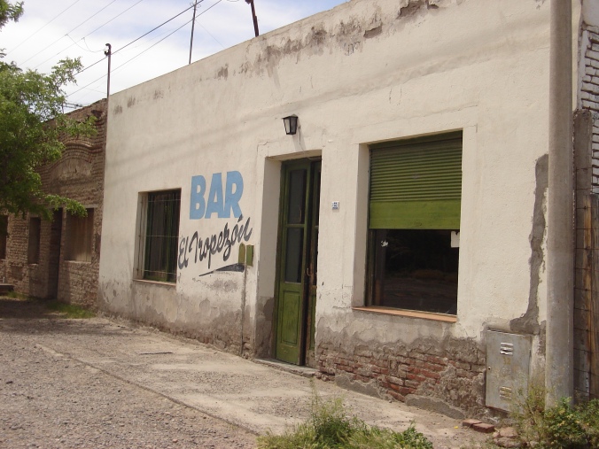 El Tropezón, bar emblemático de la localidad de Luis Beltrán.