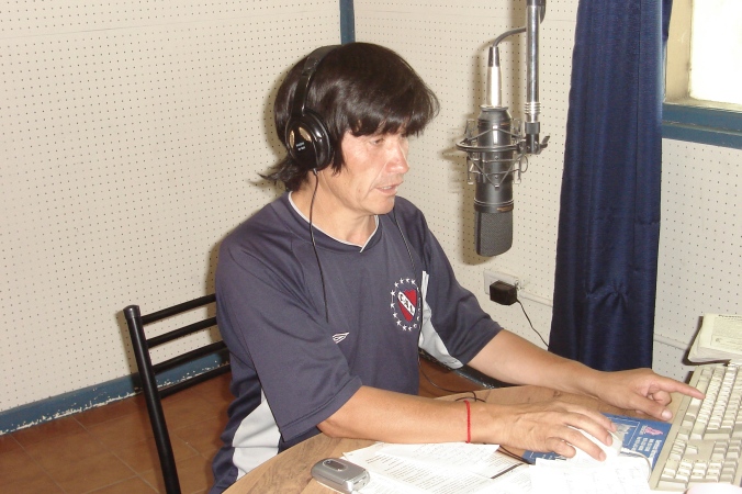 Victor Silisqui, reconocido conductor radial de programas dirigidos a la comunidad boliviana.